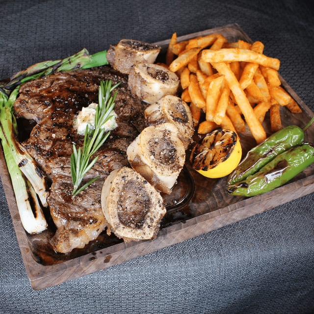 Rib Eye Con Tuetano.
